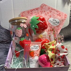 10pcs Strawberry Beauty Care Gift Set
